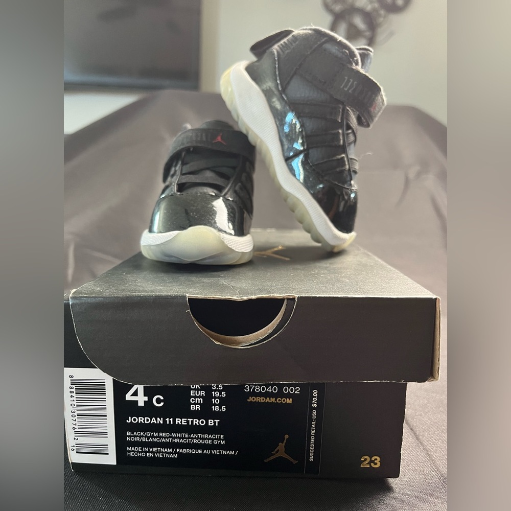 LIKE NEW!! Jordan 11 Retro “72-10” 4c